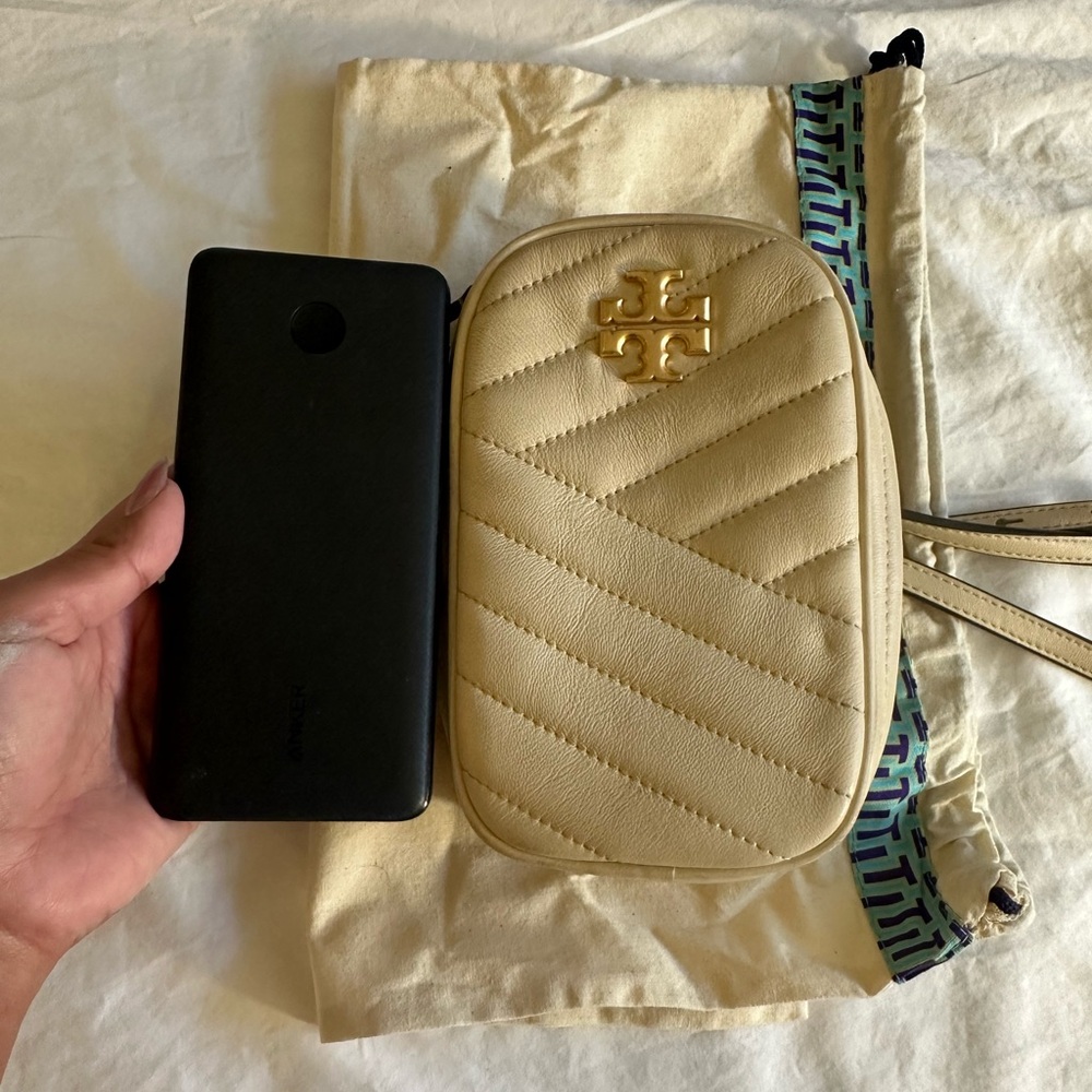 Tory Burch Beige Quilted Crossbody Bag - Picture 10 of 12